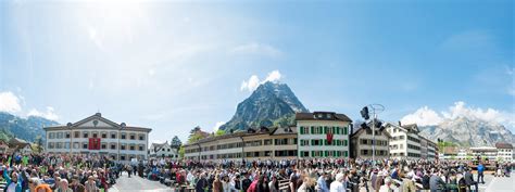 Town Tour through Glarus